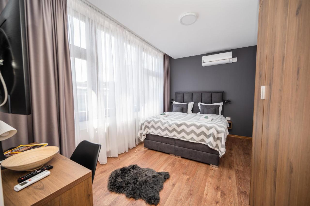 Modern And Bright Apartments - Main Street Сараєво Екстер'єр фото